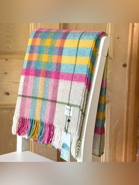 NWT FALMOUTH IVORY & PINK SHETLAND WOOL THROW